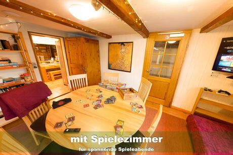 mit Spielezimmer